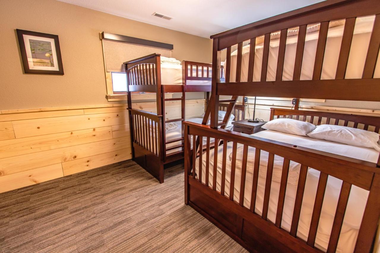 Burr Oak Lodge And Conference Center Glouster Esterno foto