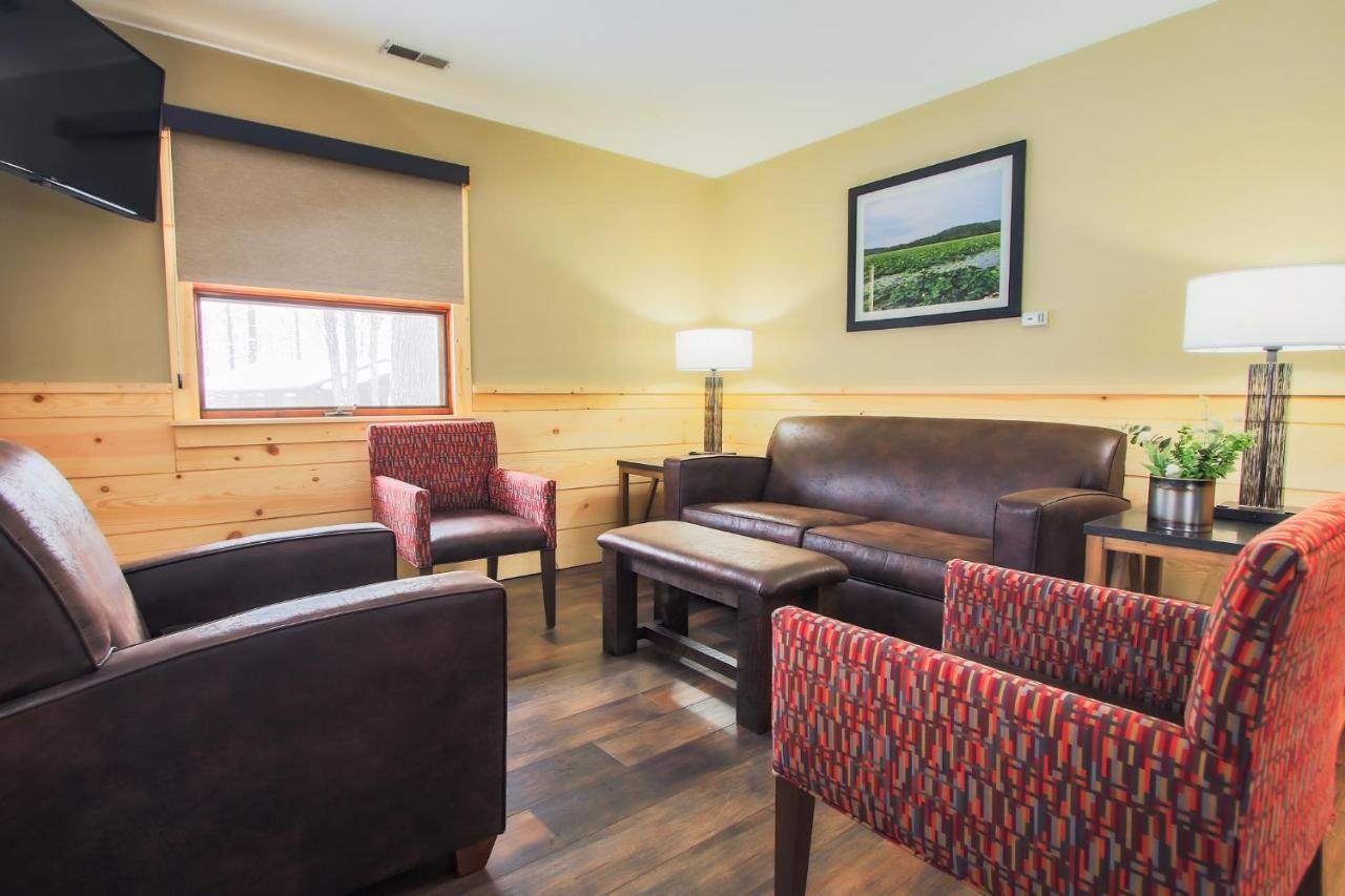 Burr Oak Lodge And Conference Center Glouster Esterno foto