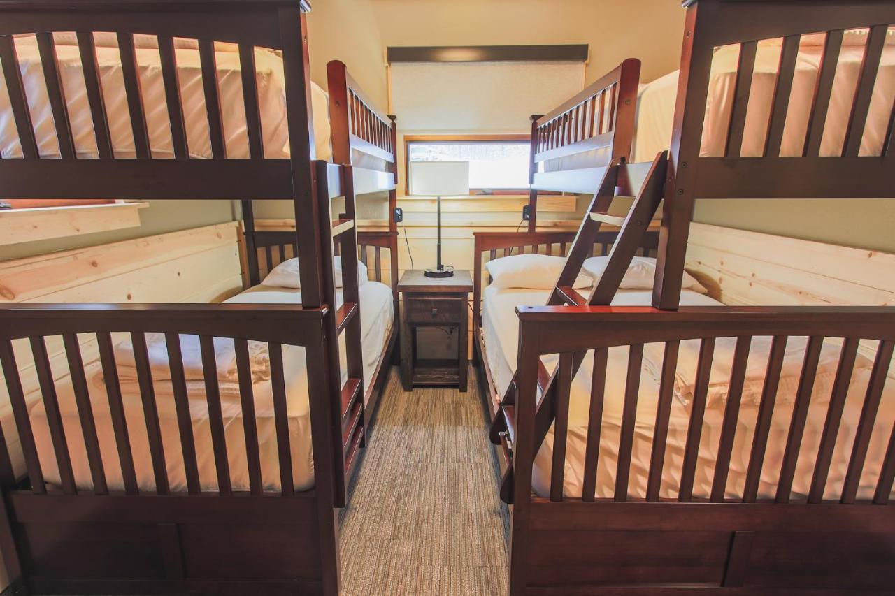 Burr Oak Lodge And Conference Center Glouster Esterno foto
