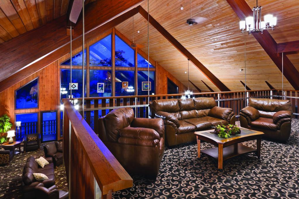 Burr Oak Lodge And Conference Center Glouster Esterno foto