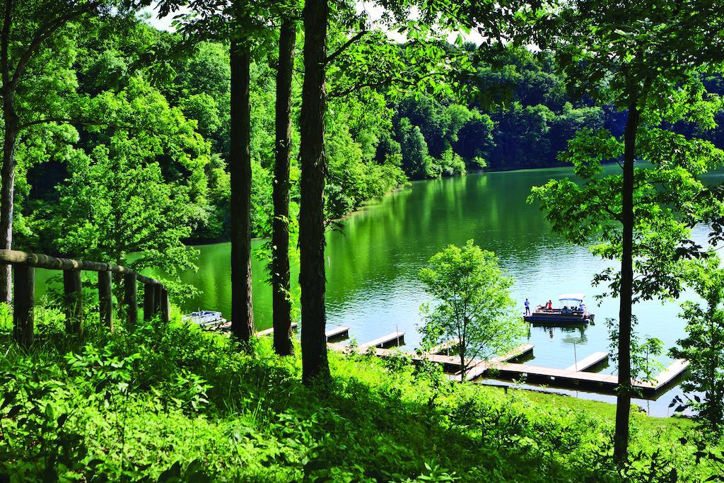 Burr Oak Lodge And Conference Center Glouster Esterno foto