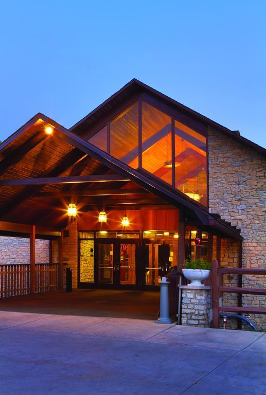 Burr Oak Lodge And Conference Center Glouster Esterno foto