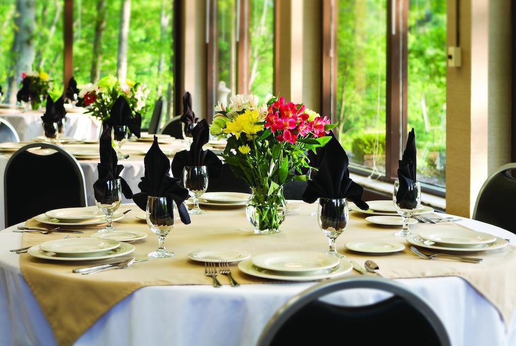 Burr Oak Lodge And Conference Center Glouster Esterno foto