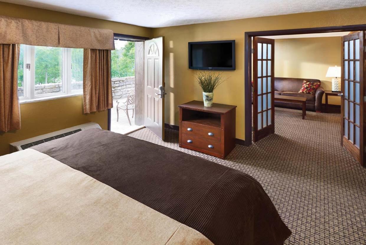 Burr Oak Lodge And Conference Center Glouster Esterno foto