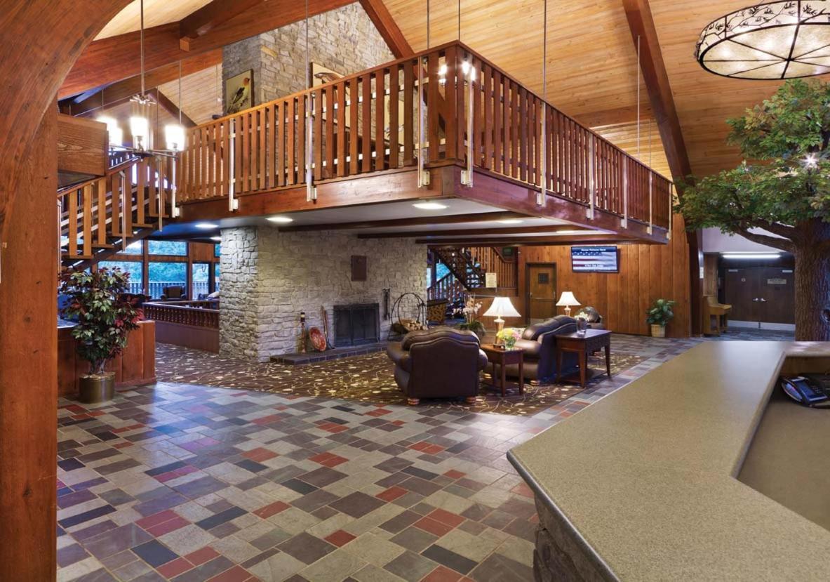 Burr Oak Lodge And Conference Center Glouster Esterno foto