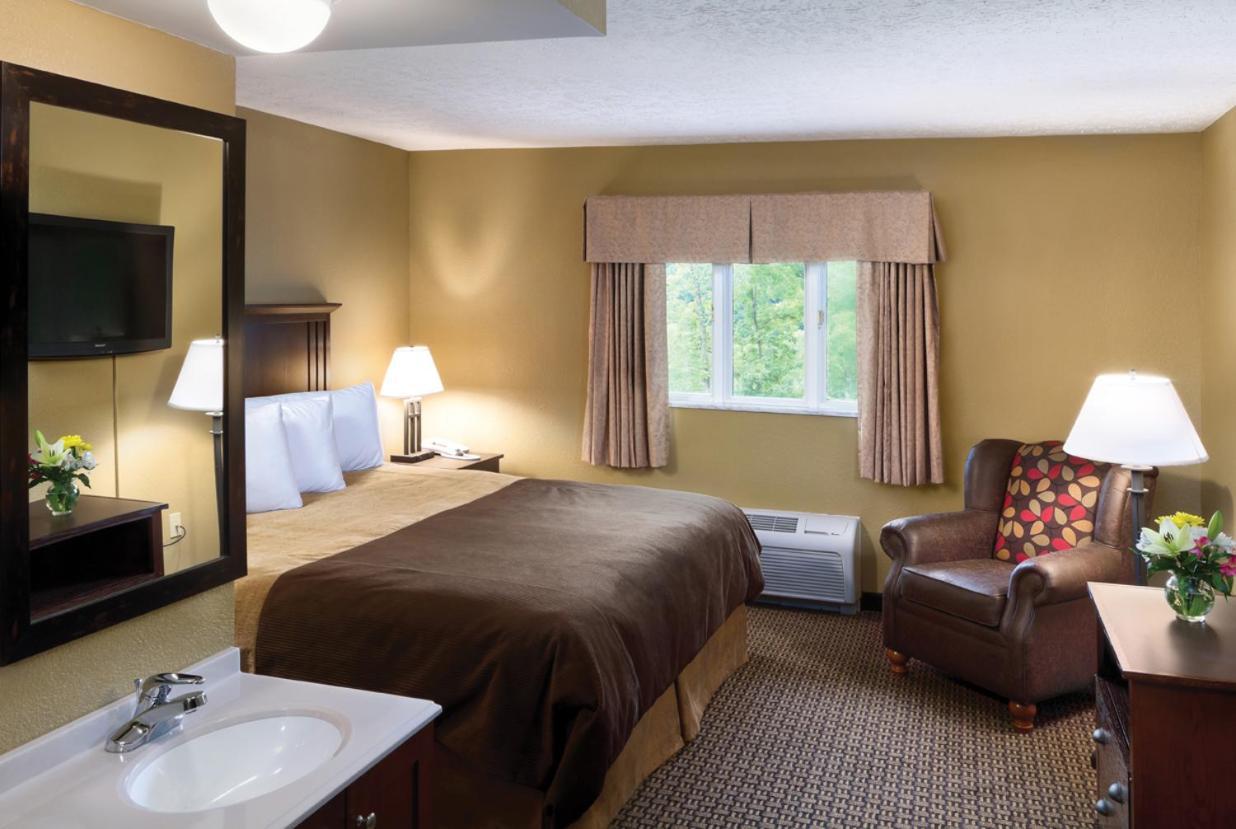 Burr Oak Lodge And Conference Center Glouster Esterno foto