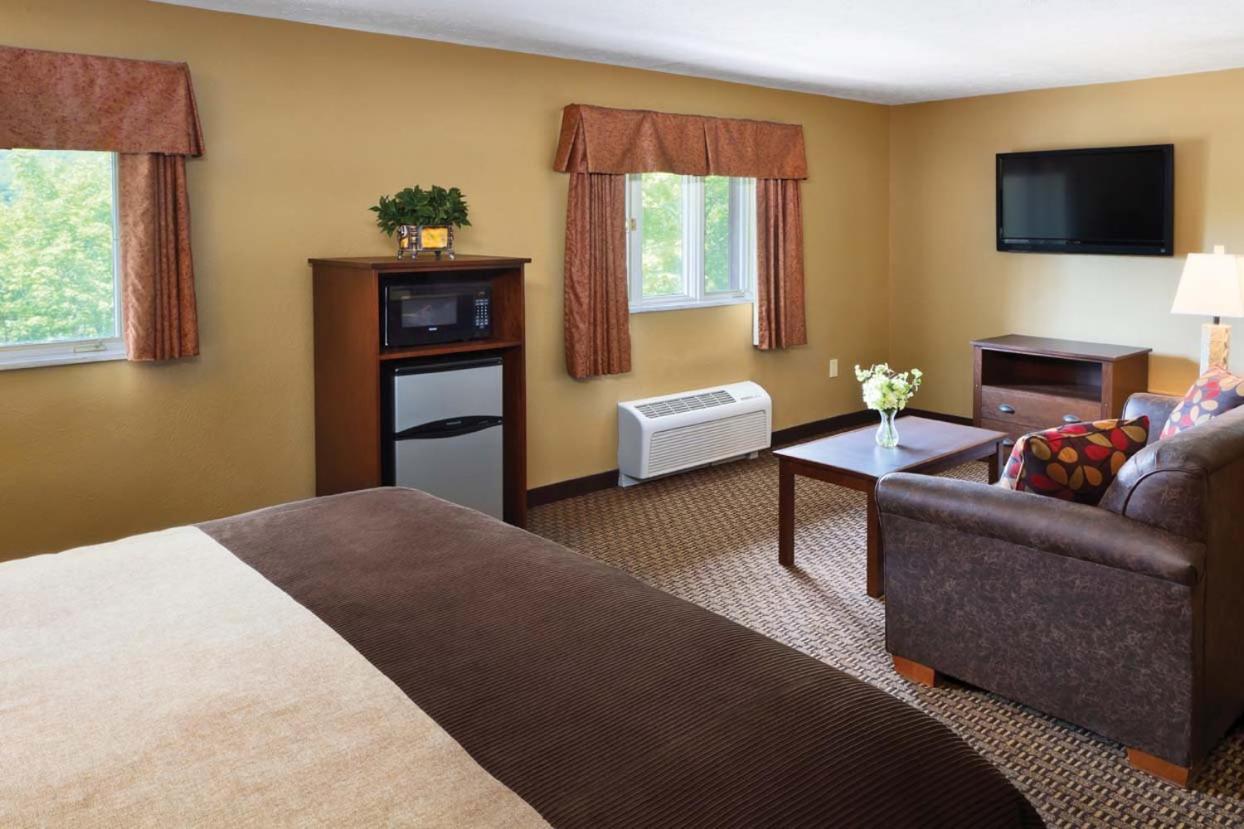 Burr Oak Lodge And Conference Center Glouster Esterno foto