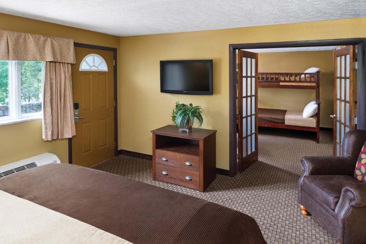 Burr Oak Lodge And Conference Center Glouster Esterno foto
